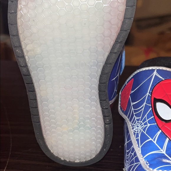 Spider-Man sneakers - Picture 5 of 6